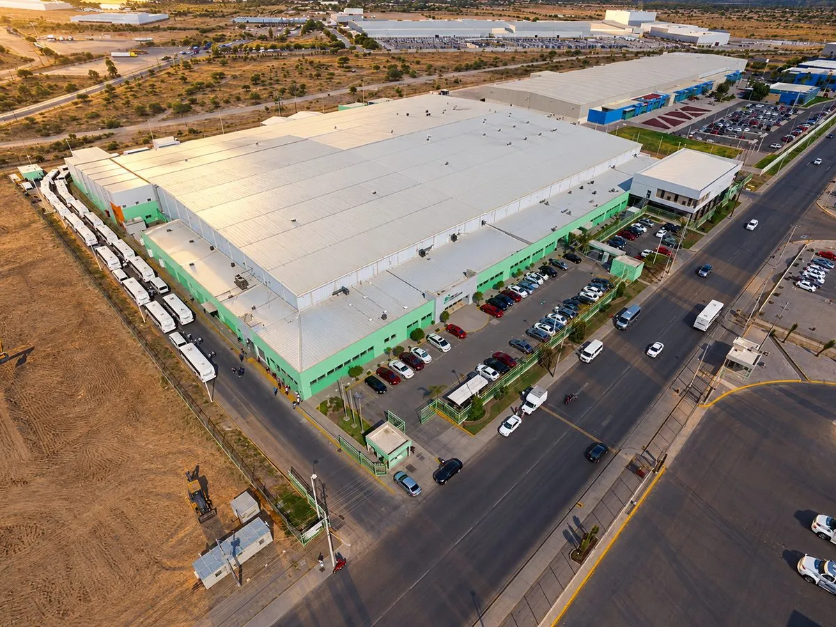 Planta Midori completa con el comedor industrial, vista aérea